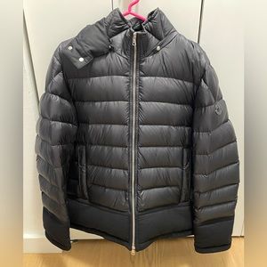 Moncler Winter Puffer Jacket. Black & Size Large. Detachable hood.